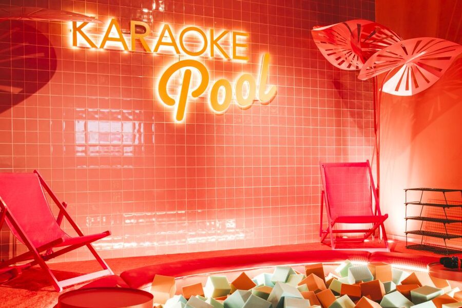 Maspalomas: Holiday World Themed Karaoke Room Rental - The bar service is the main caution