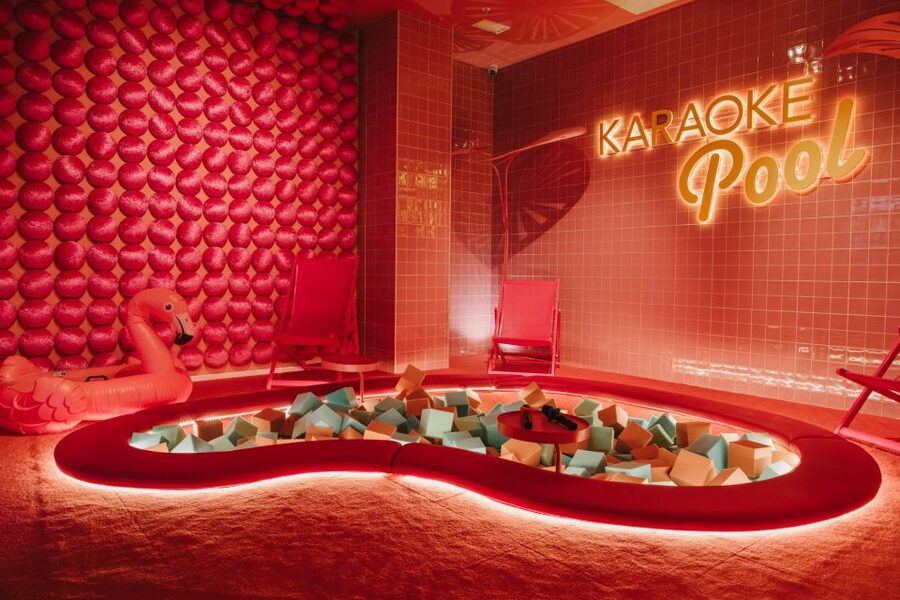 Maspalomas: Holiday World Themed Karaoke Room Rental - Choosing between the four room themes