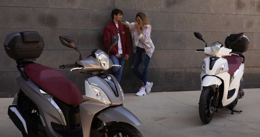 Maspalomas: Rent a 125 cc Scooter 2 seater in Gran Canaria - Clothing, documents, and safety rules