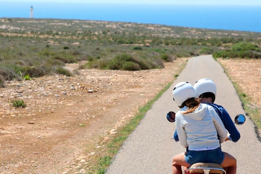 Maspalomas: Rent a 125 cc Scooter 2 seater in Gran Canaria - Why the two-seat setup matters
