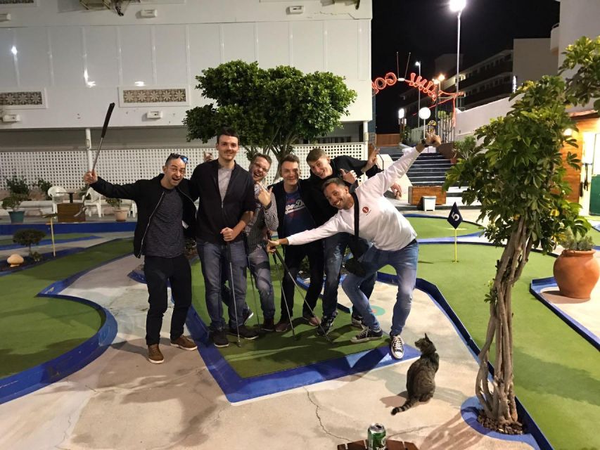Playa del Inglés: Minigolf Taidia - Shade, seating, and the Canary Islands sun