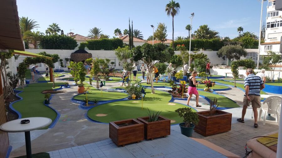 Playa del Inglés: Minigolf Taidia - Finding Minigolf Taidia beside the Spar