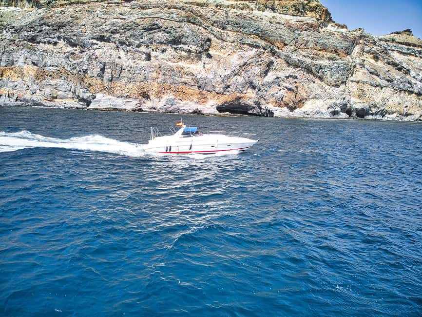 Puerto de Mogán: Private yacht up to 10 persons - The first coastal run to Playa Perchel
