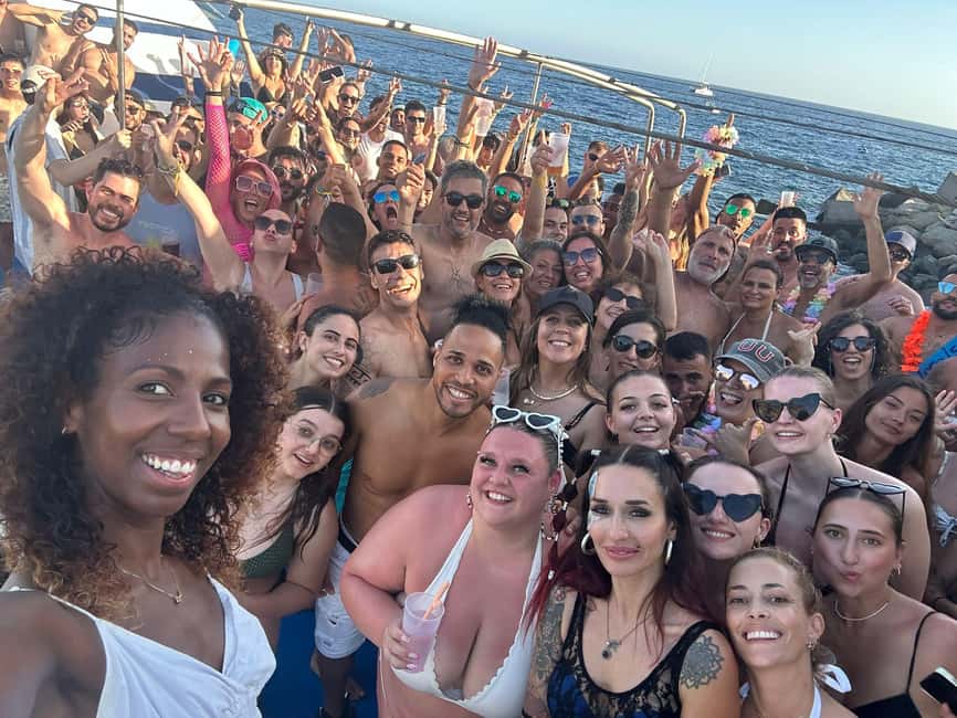 Puerto Rico, Las Palmas: Boat Party - Decorations, live shows, and VIP areas