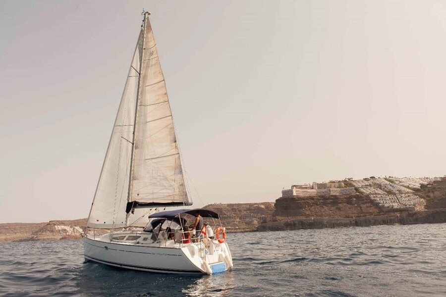 Puerto Rico: Sailing excursion with swim, drinks and tapas. - Learning to sail, or simply letting the skipper work