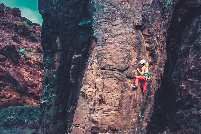 Rock Climbing from Beginners to Experts - Small Groups ツ - Weather, terrain, and the limits of the plan