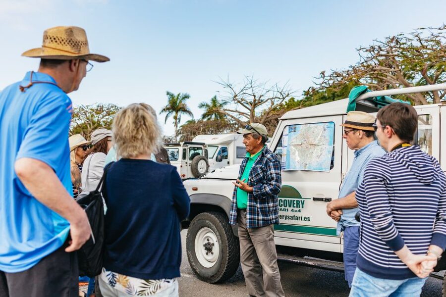 South Gran Canaria: Off-Road Valleys & Villages Jeep Tour - Coffee and church time in San Bartolomé de Tirajana