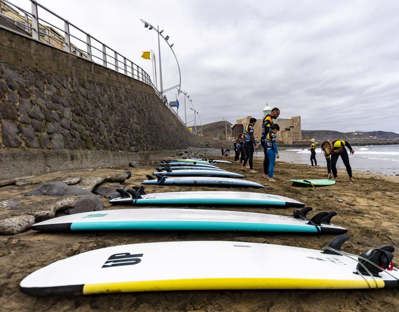 Surf lessons in Las Canteras Beach - Patient instructors make a first lesson easier