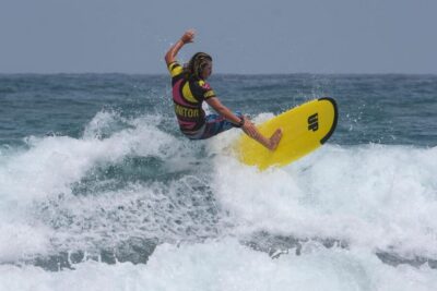Surf lessons in Las Canteras Beach