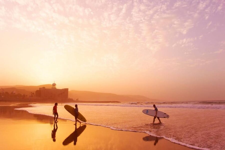 Surf lessons in Las Canteras Beach - Who will enjoy this beach lesson most?