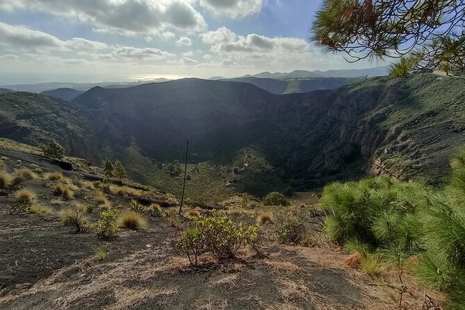 The best of Gran Canaria: 4 Hours Private Cruise Tour - Caldera de Bandama: volcano views with a wartime footnote