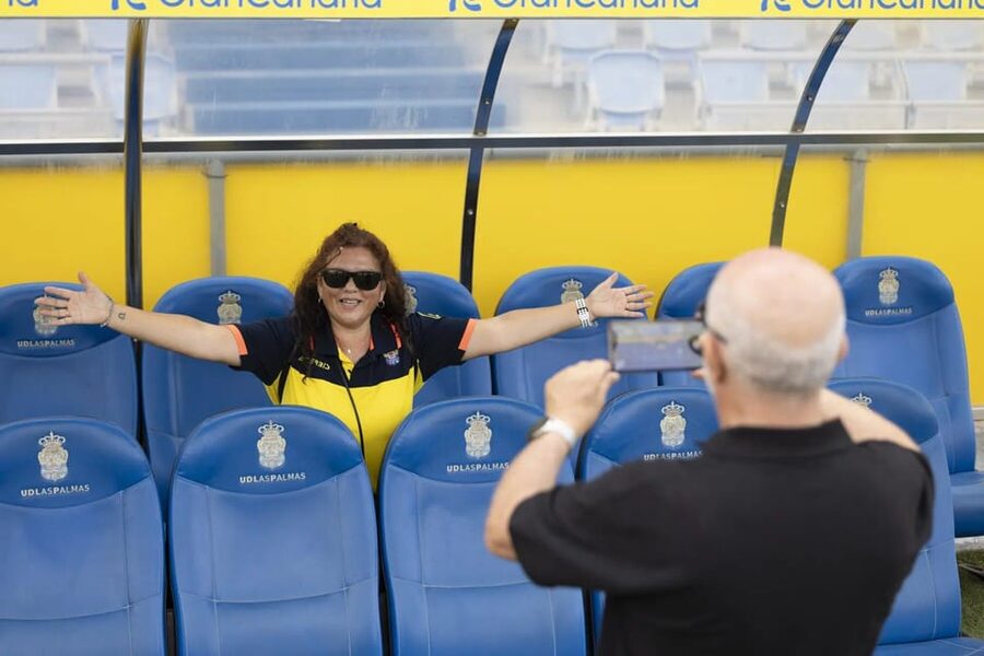 UD Las Palmas Gran Canaria Stadium Guided Tour - Changing rooms, manager’s seat, and the working side of football
