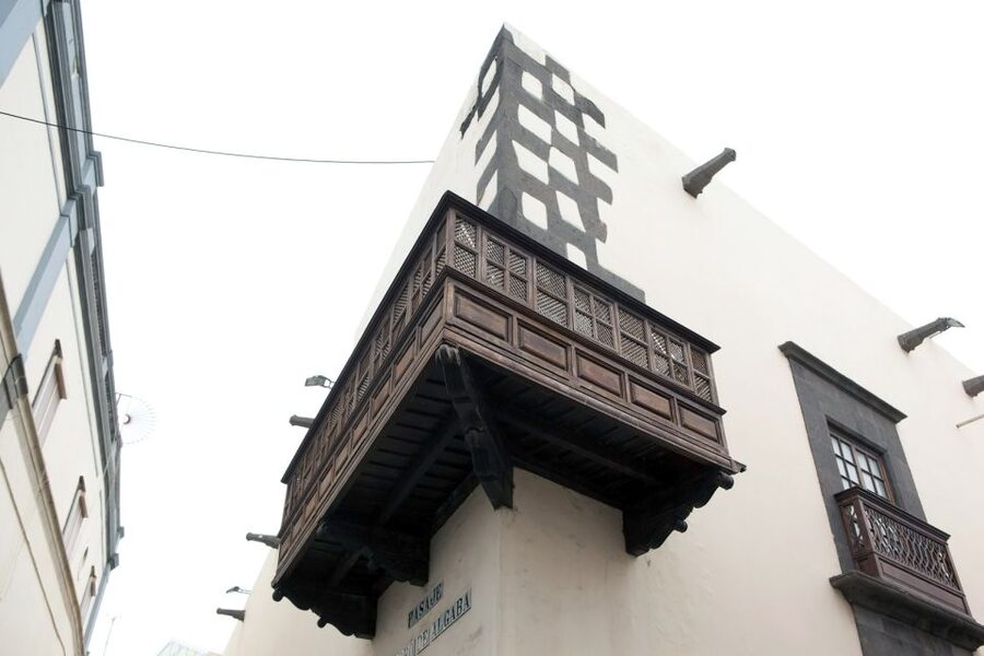 Walking tour Vegueta Old Town Las Palmas ( only in english) - Plaza del Pilar Nuevo and the old water well